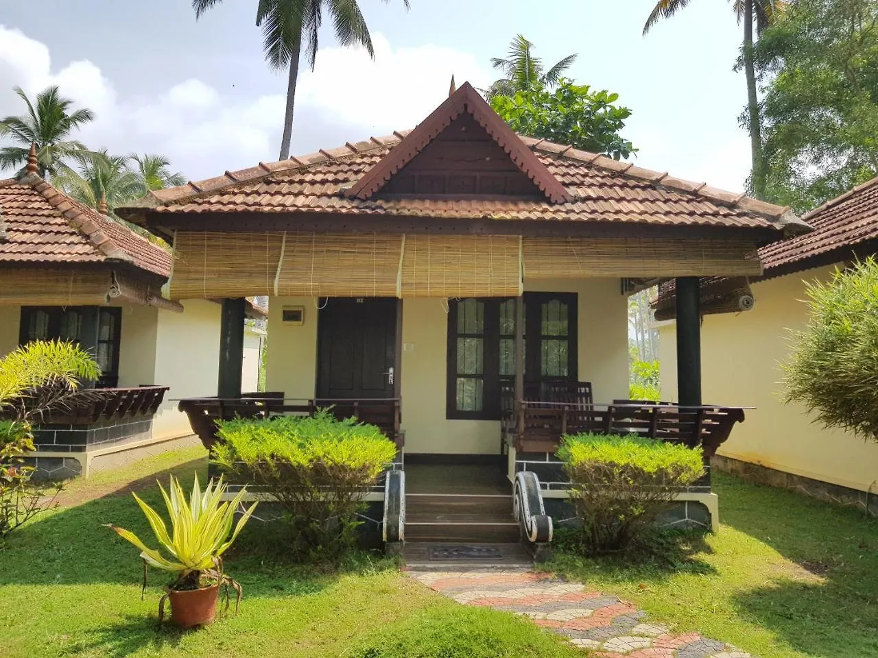 Resort Maadathil Cottages Varkala